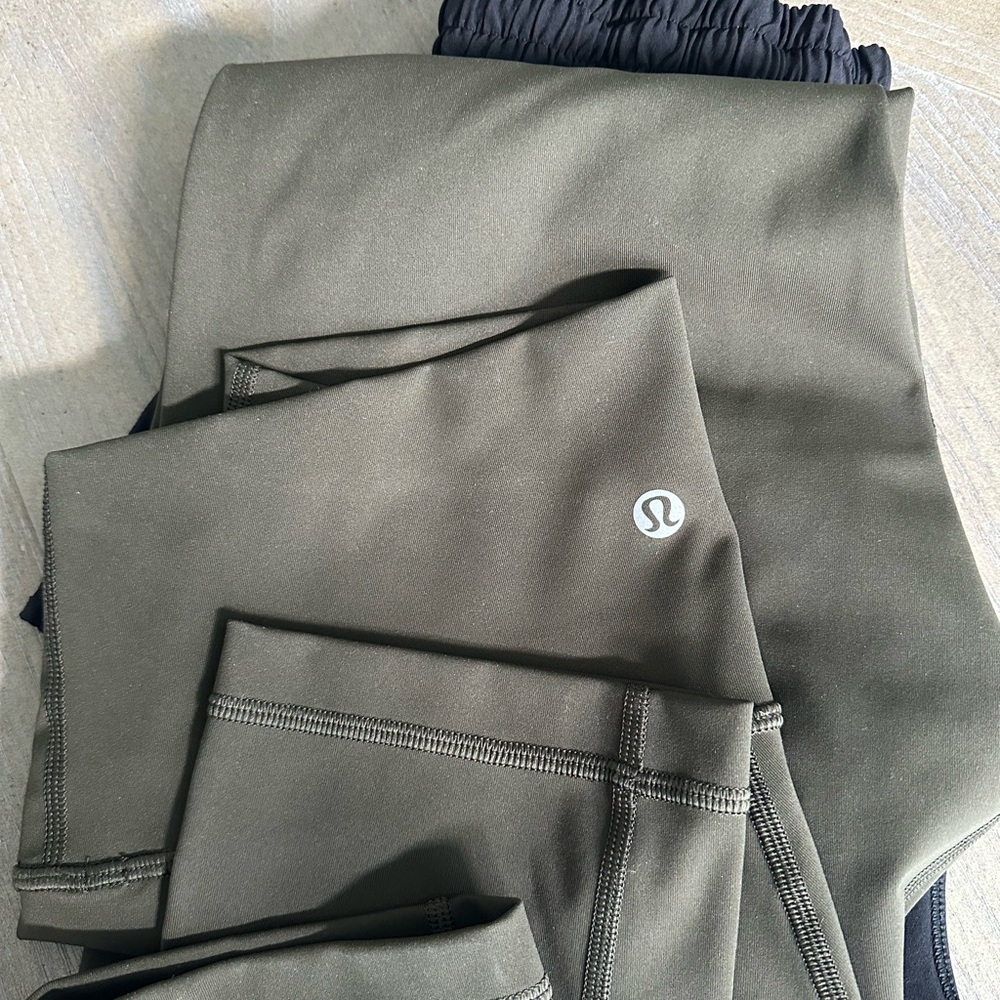 lululemon athletica Women’s olive green leggings mid calf